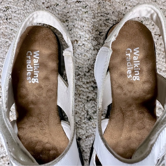 WALKING CRADLES VELCRO STRAP SANDALS size 7N but runs wide white - Picture 2 of 12